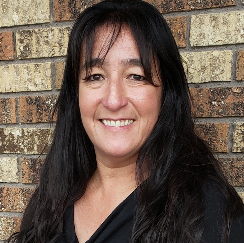 Meet your Posher, Emi